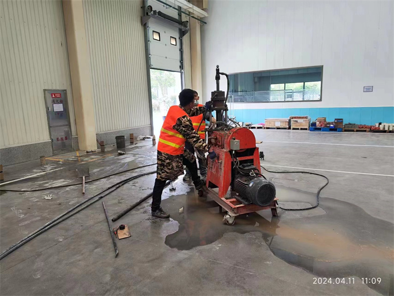 蓬江厂房地面下沉塌陷注浆加固施工